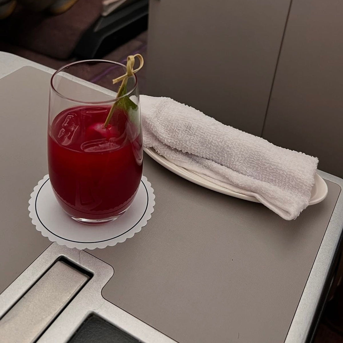 El mejor cóctel para pedir en un vuelo, según la ciencia